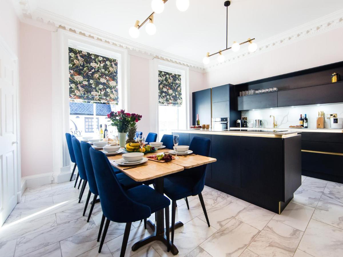 Maison Parfaite Yo1 - Exquisite 400 Year Old, City Centre Townhouse York Eksteriør billede