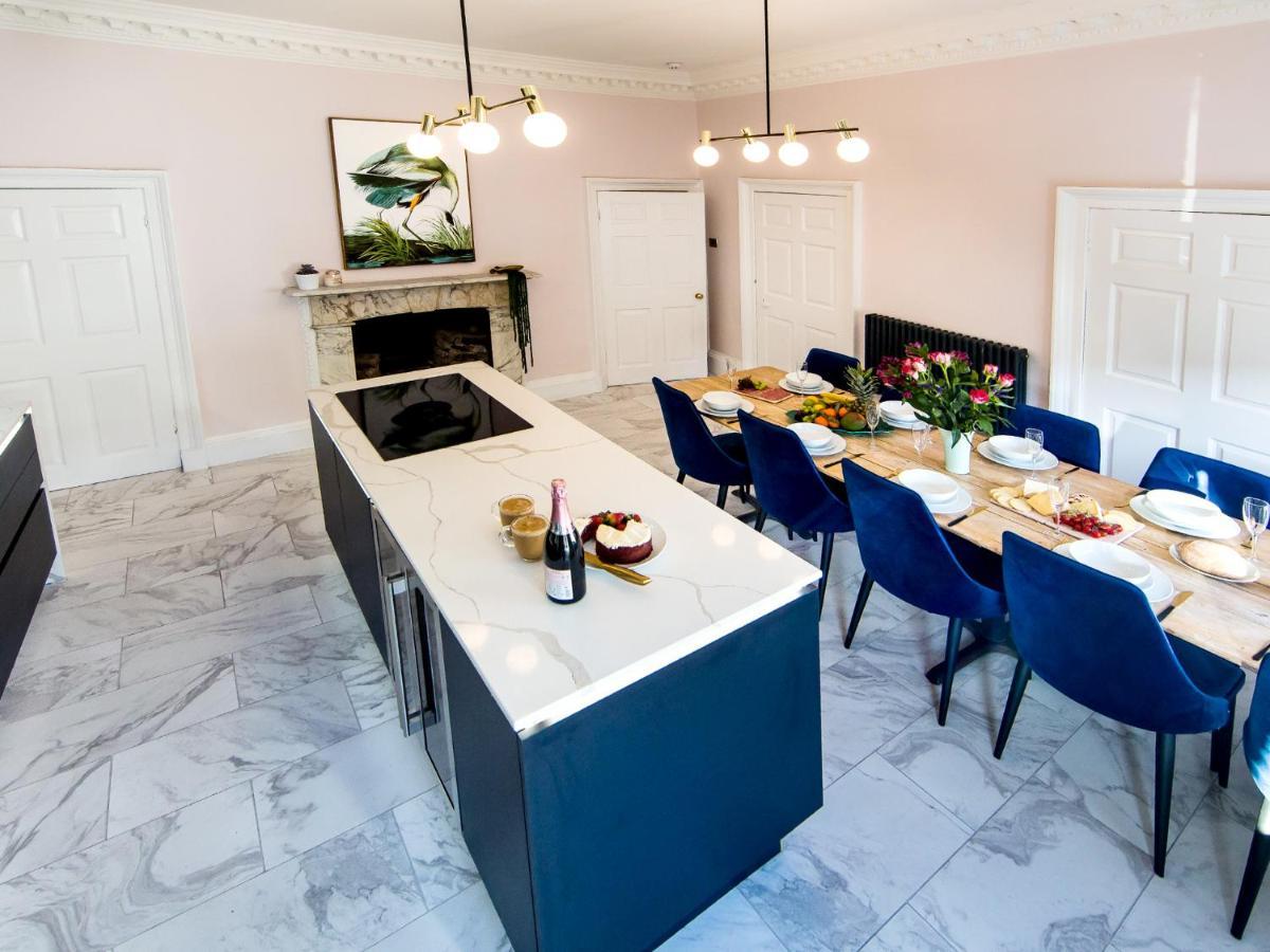 Maison Parfaite Yo1 - Exquisite 400 Year Old, City Centre Townhouse York Eksteriør billede