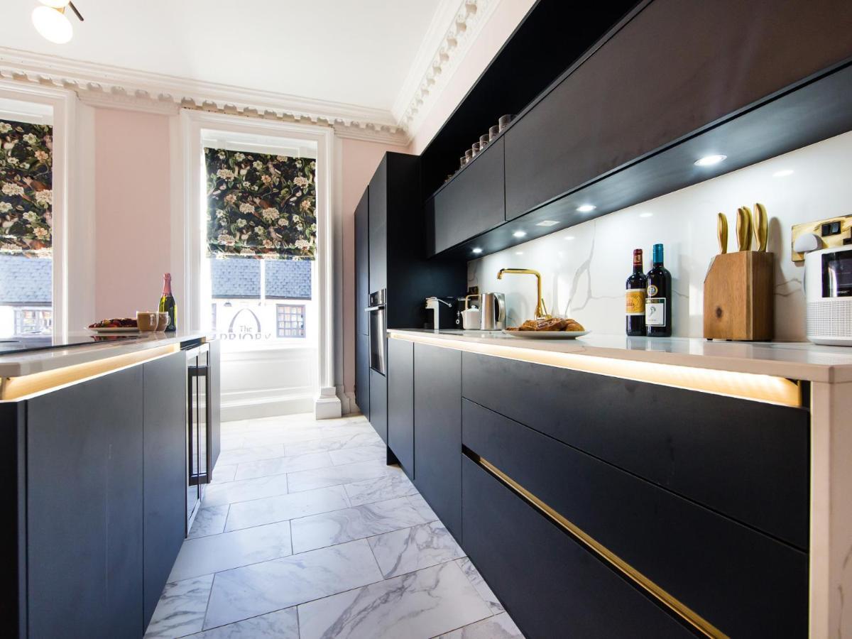 Maison Parfaite Yo1 - Exquisite 400 Year Old, City Centre Townhouse York Eksteriør billede